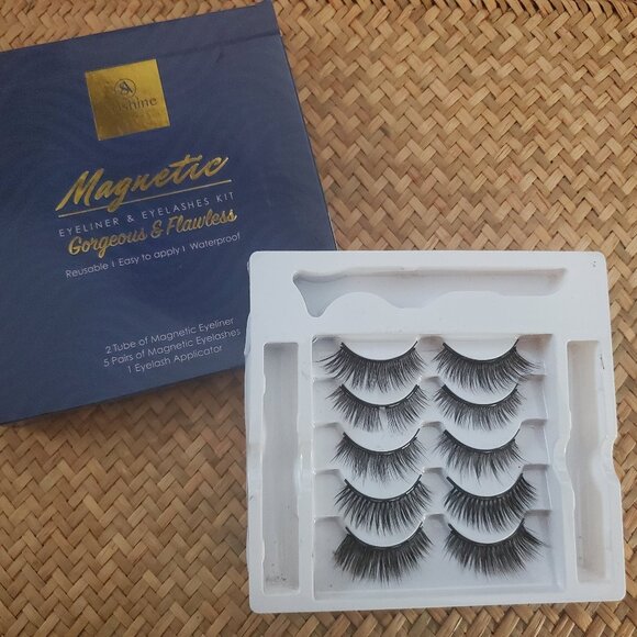 Beauty Bundle - Magnetic Lashes & Eyeliner Brushes - Picture 3 of 6